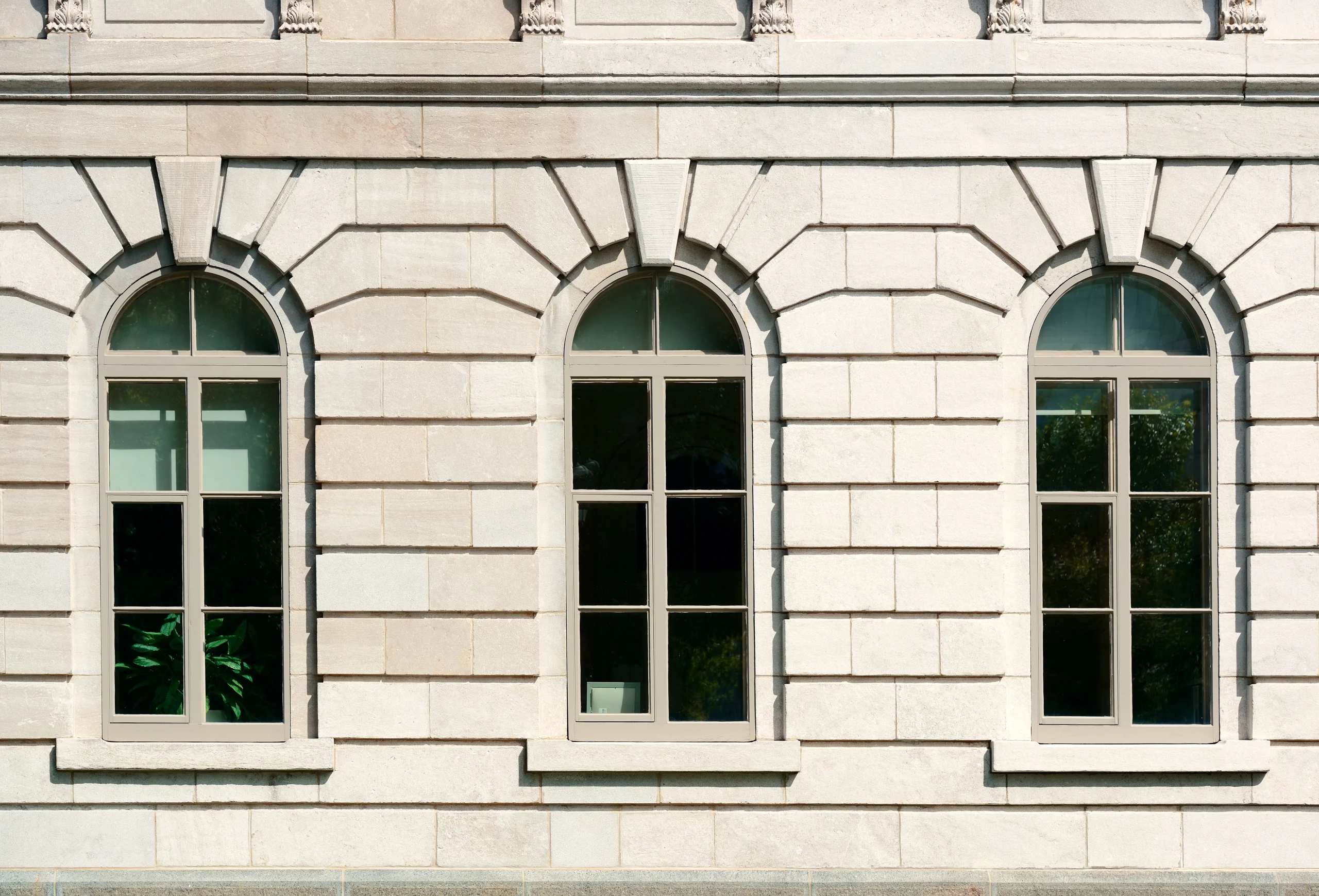 Custom arched specialty window installed above replacement windows in Columbus OH.